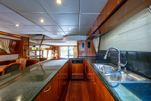 2000 Princess 72