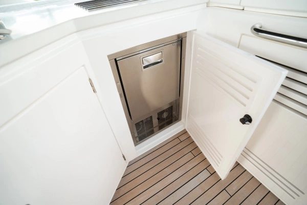 2025 Sunseeker 76
