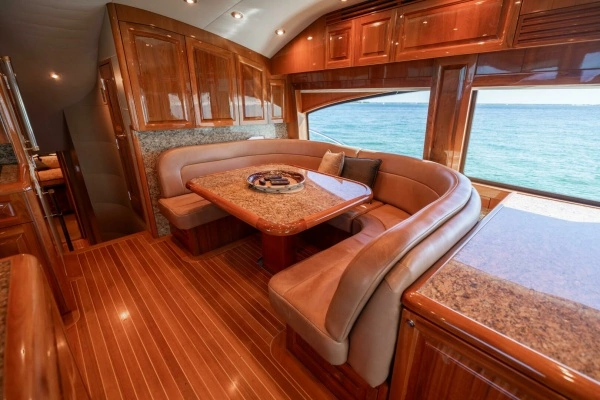 2005 Hatteras 68