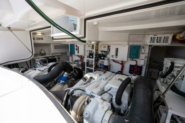 Viking 42 - Drop'Em - Engine