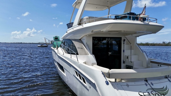 SEAS THE DAY 40ft Carver Yacht For Sale