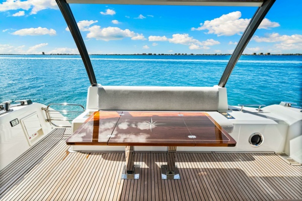 2019 Prestige 630 Flybridge - 2019 Prestige 630 Flybridge - Stern Seating