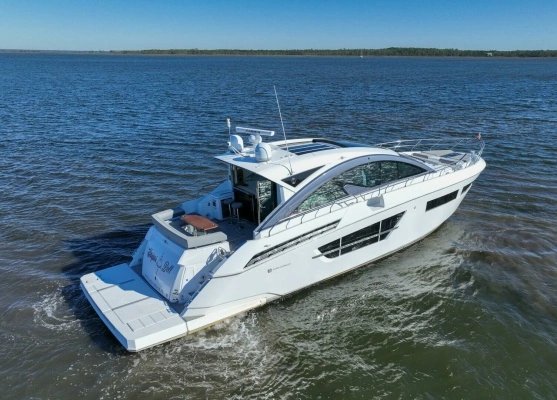 2020 Cruisers Yachts 60
