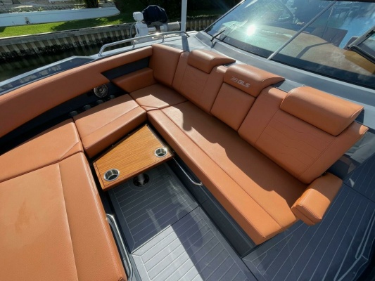 38ft Cruisers Yachts Yacht For Sale