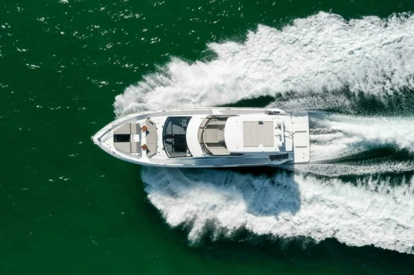 2023 Cruisers Yachts 60