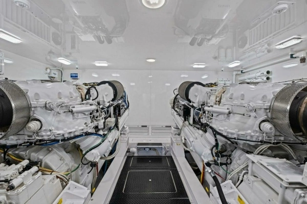 2012 Viking 82
