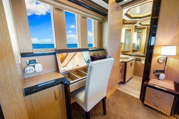 2010 Ocean Alexander 83