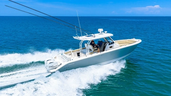 2019 Pursuit 32