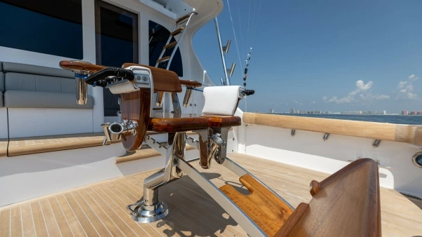 2021 Hatteras 65