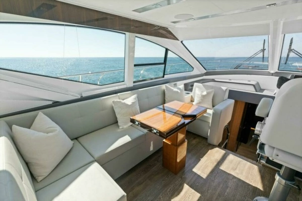 2023 Cruisers Yachts 60