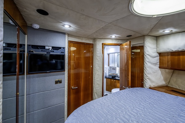 Sunseeker 62 EAGLE II - VIP Stateroom Forward