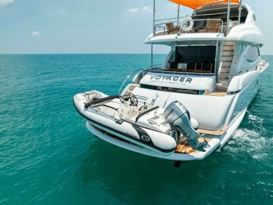 2006 Lazzara Yachts 84