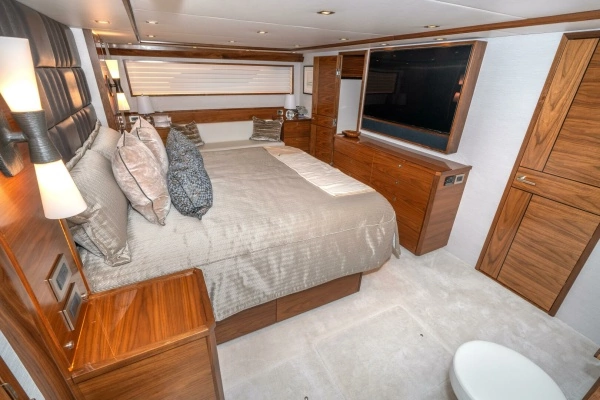 2025 Viking 90