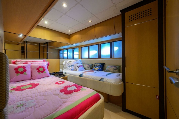 Miura 90ft Pershing Yacht For Sale
