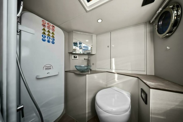 2025 Absolute Navetta 53 - Head