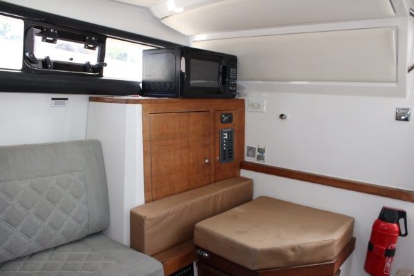 Axopar 37 - Cabin