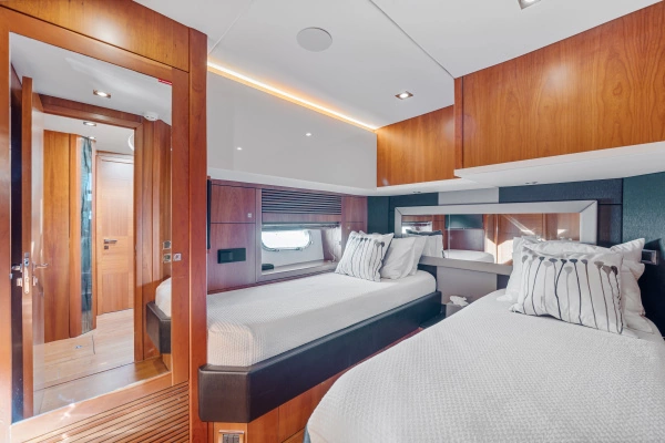 Sunseeker Predator 84 Yacht For Sale