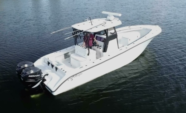 2017 Yellowfin 32 Center Console - Profile