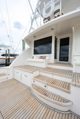 Bertram 700 Yacht For Sale