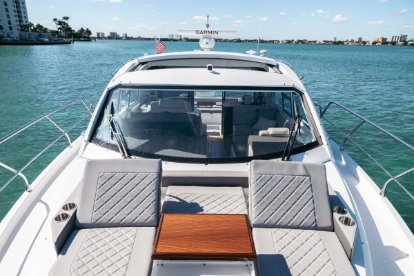 2023 Cruisers Yachts 42