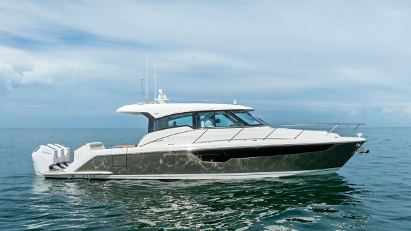 Side Profile of 2025 Tiara 48LE