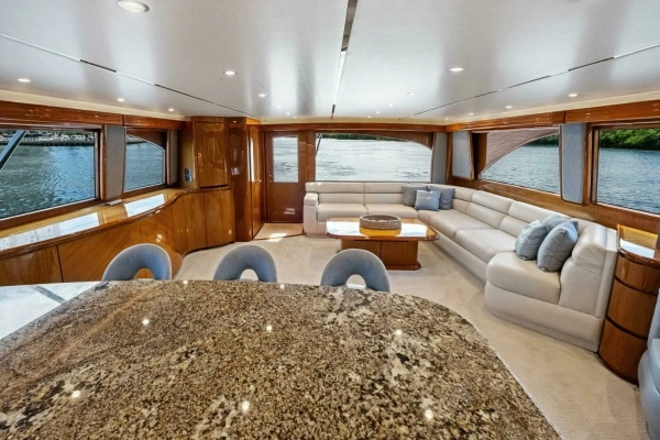 2012 Viking 82