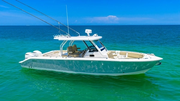 2019 Pursuit 32