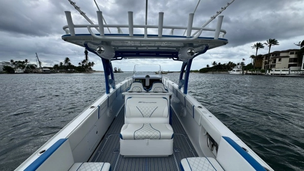 2016 Midnight Express 39