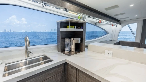 2021 Hatteras 65