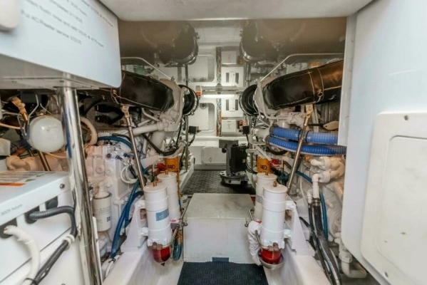 2004 Hatteras 54