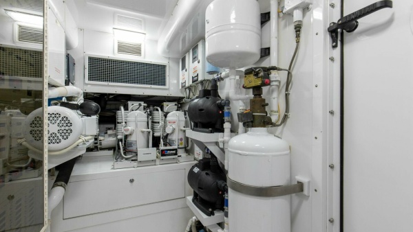 Badonkadonk 76ft Whiticar Yacht For Sale