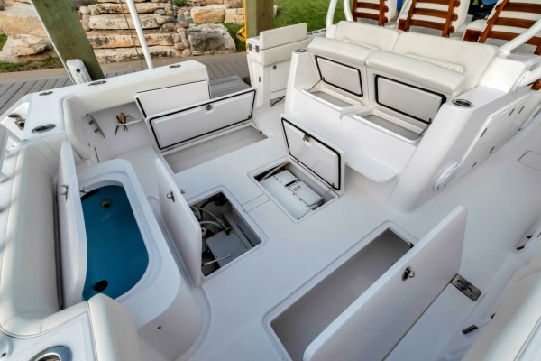 2023 Jupiter 43 Center Console 