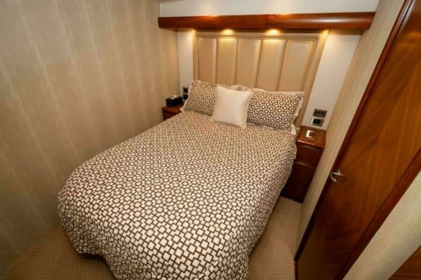 2012 Viking 76