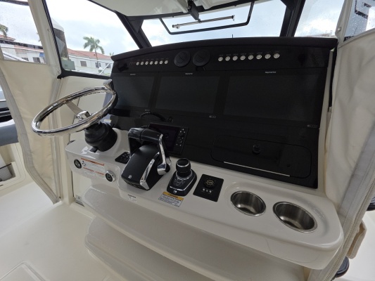 BFT 42ft Boston Whaler Yacht For Sale