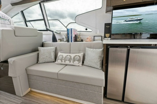 2020 Cruisers Yachts 46