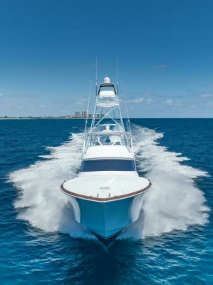 Viking 74 Convertible - Running Exterior Profile