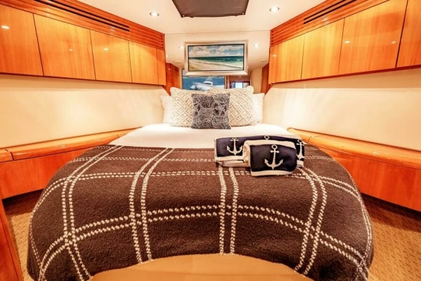 2004 Hatteras 54
