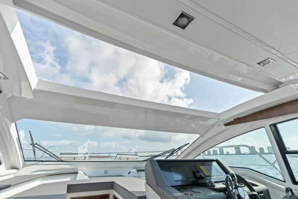 Cruisers 42 SARGAM - Helm