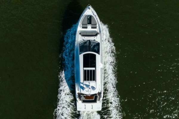 2019 Cruisers Yachts 60