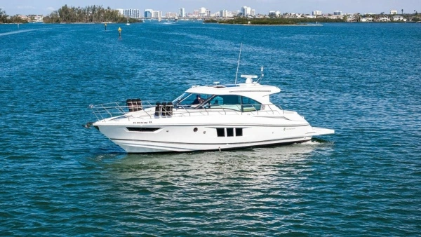 2019 Cruisers Yachts 45