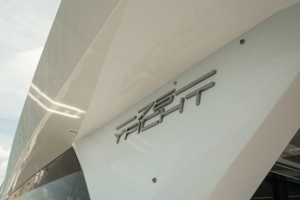 2025 Sunseeker 76