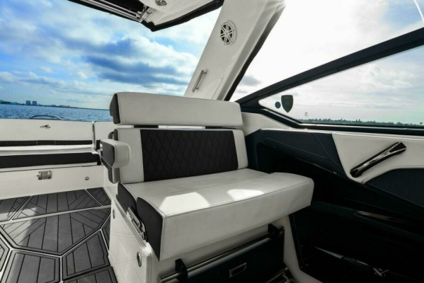 2023 Monterey 385 SS - Seating