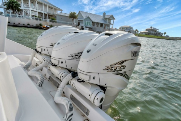 2023 Jupiter 43 Center Console 