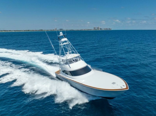 Viking 74 Convertible - Running Exterior Profile