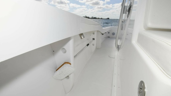 33ft Ocean Master Yacht For Sale