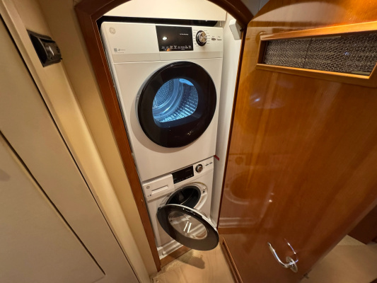 PERFECT LA DEE 75ft Hatteras Yacht For Sale