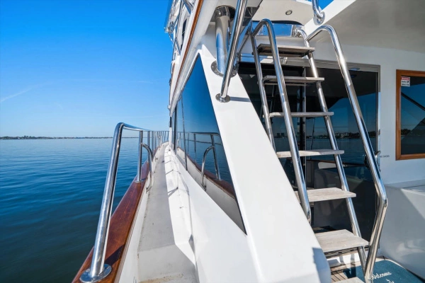 2000 Ocean Alexander 61