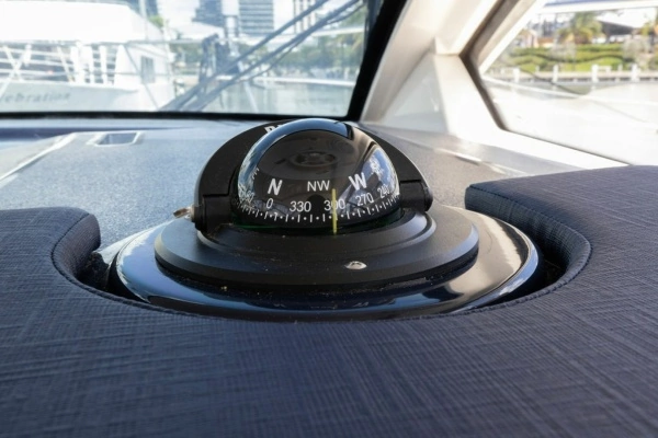 Pursuit 365i Sport Coupe Yacht For Sale