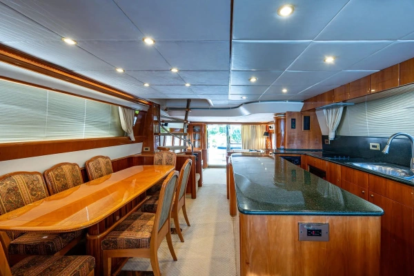 2000 Princess 72