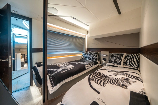 2022 Sunseeker 65